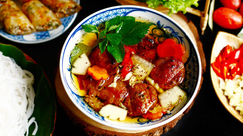 Bún chả (Grilled pork with rice vermicelli)